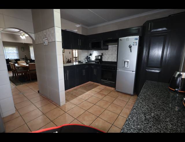 3 BEDROOM HOUSE FOR SALE IN BEACON BAY